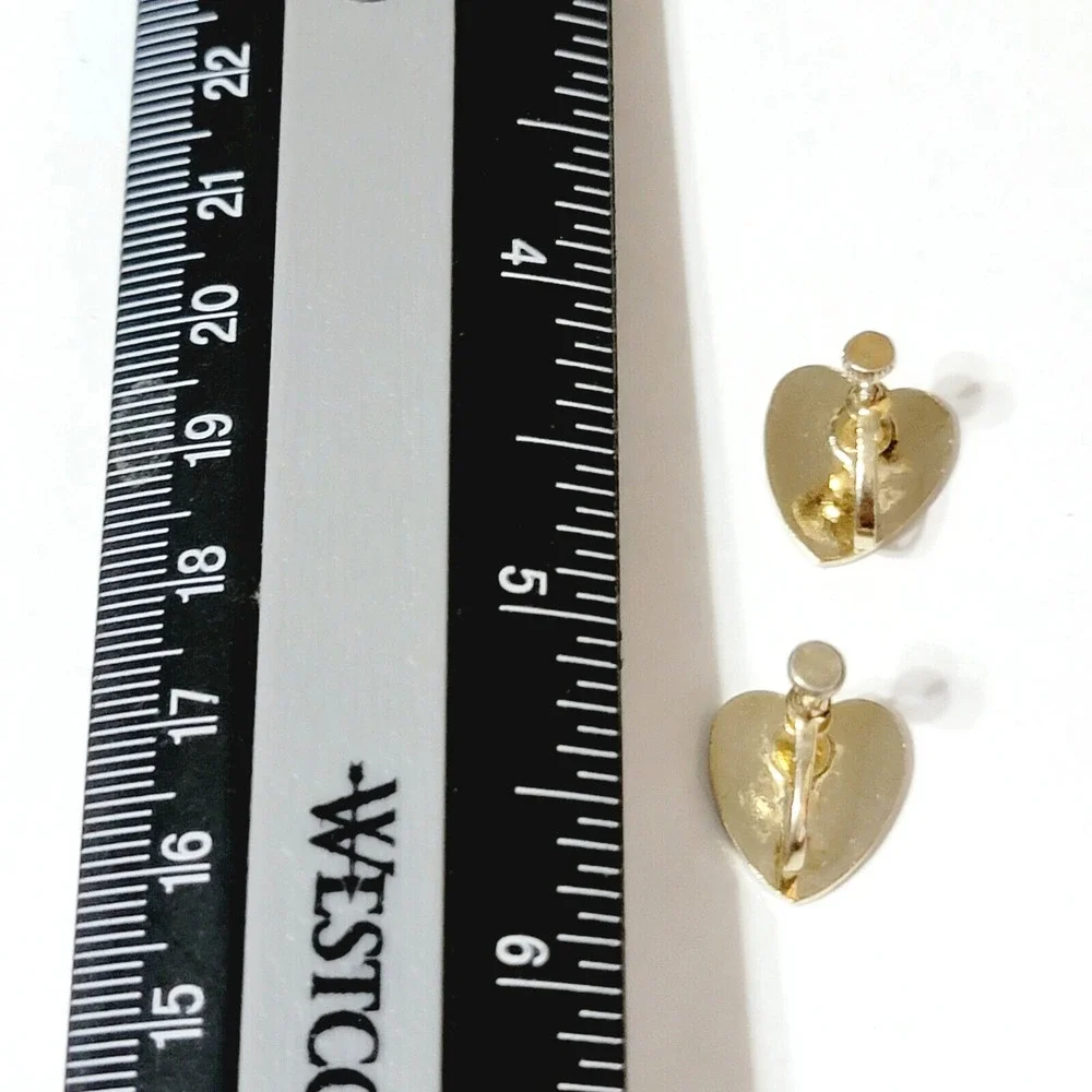 Vintage Romantic Heart Gold-tone Screw Back Earrings, Engravable sb-46